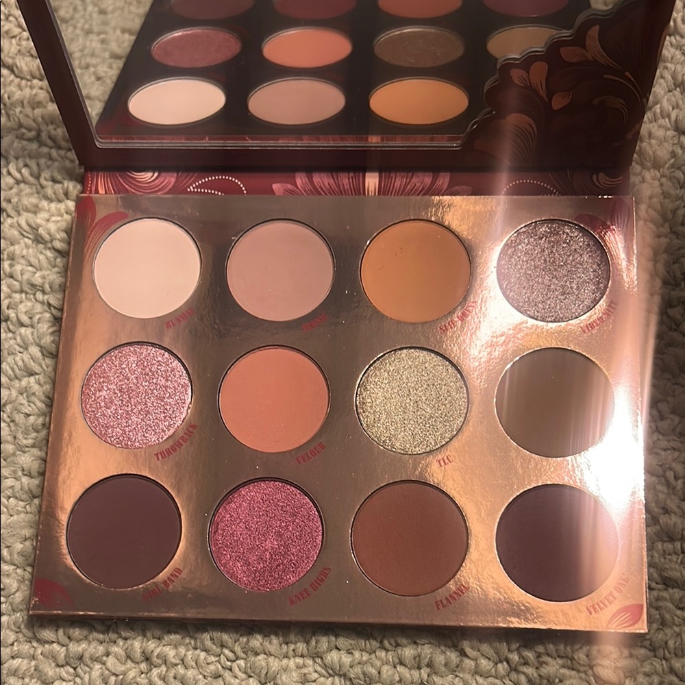 ColourPop Eyeshadow Palette - plush like me